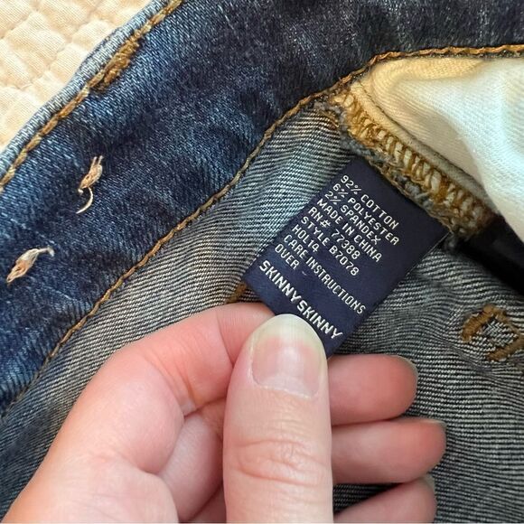 ✨ Madewell Women’s Dark Wash Skinny Skinny Jeans Distressed 24 - Picture 6 of 12